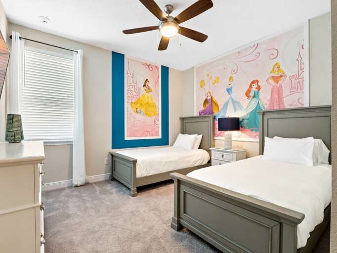 Bedroom with dual Twin beds