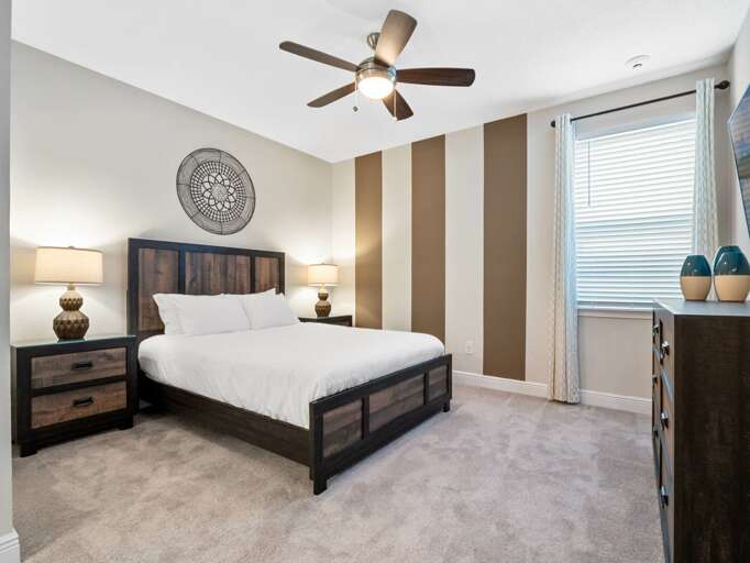 Bedroom with Queen bed