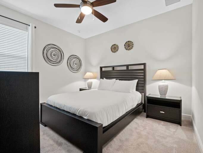 Bedroom with Queen bed