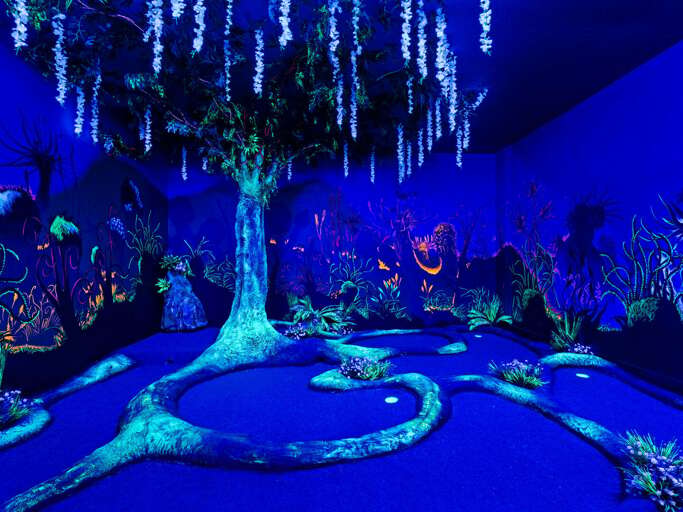 Glow in the dark mini golf