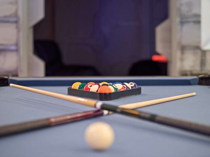Pool table