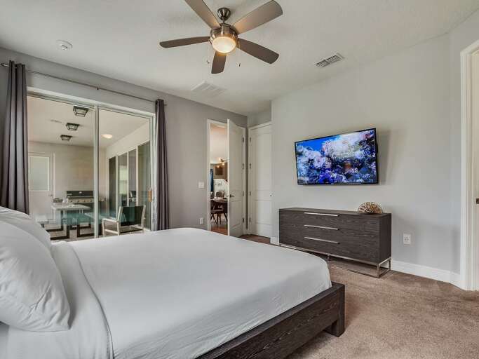 Bedroom with Queen bed