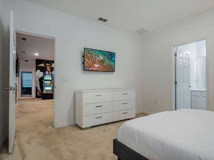 Bedroom with Queen bed