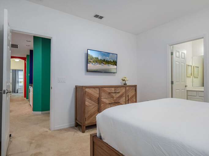 Bedroom with Queen bed