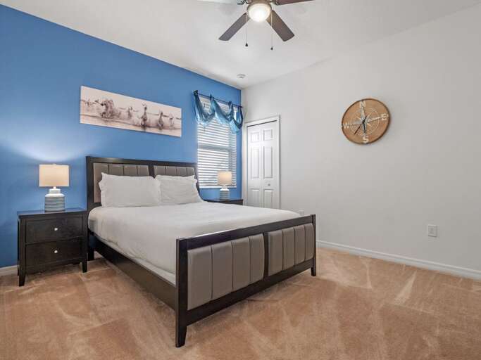 Bedroom with Queen bed