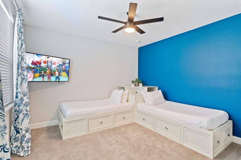 Bedroom with dual Twin beds