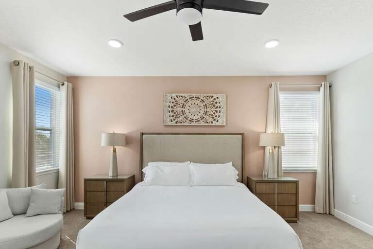 Bedroom with Queen bed