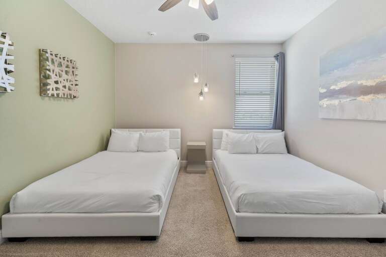 Bedroom with dual Twin beds Bedroom with dual Twin beds