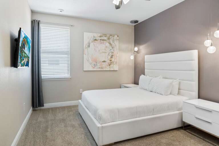 Bedroom with Queen bed Bedroom with Queen bed