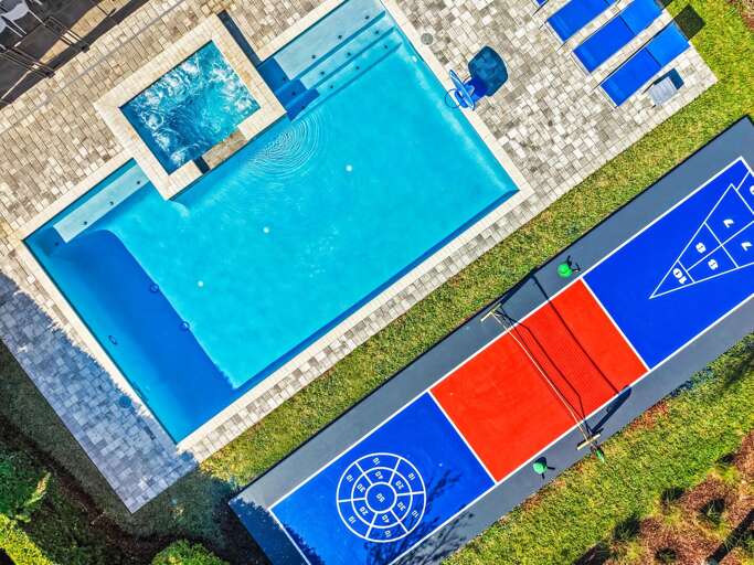 - Private pickleball court!