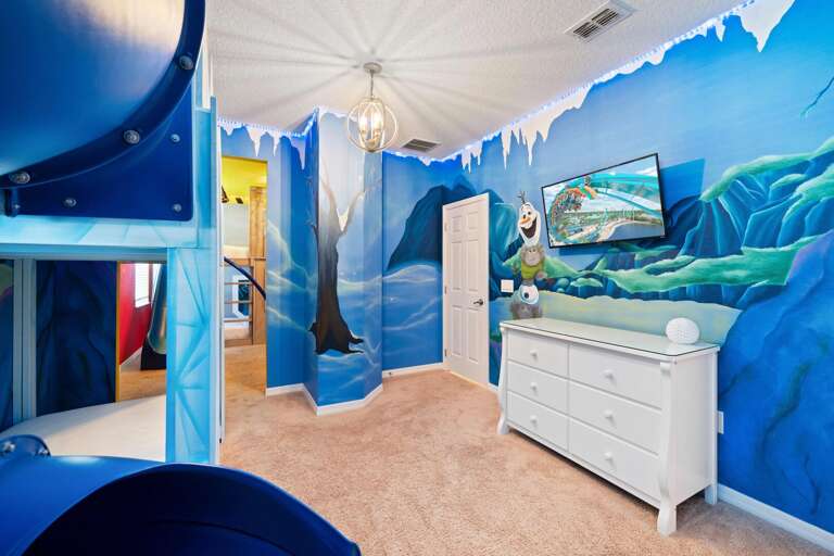 Frozen bedroom w/ Slide