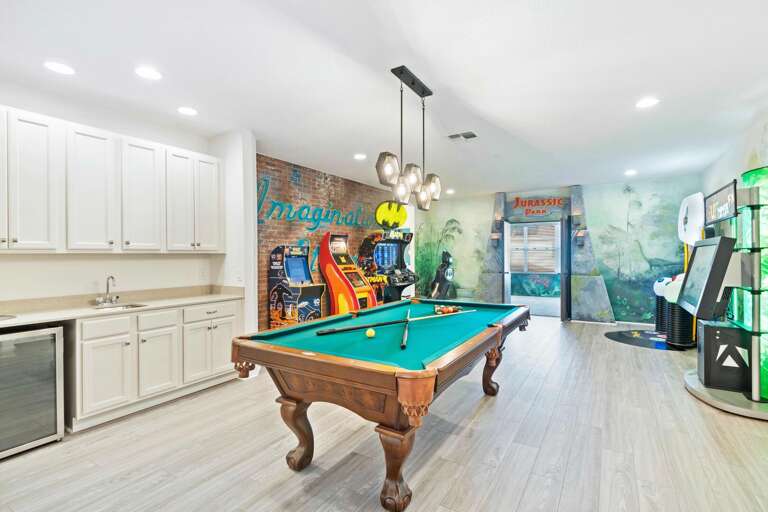 Pool table and arcades w/ wet bar