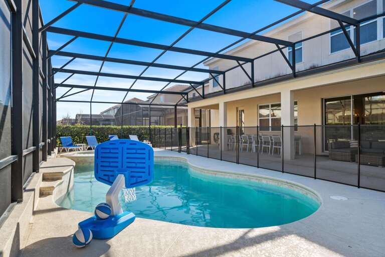 Resort Style Pool & Spa