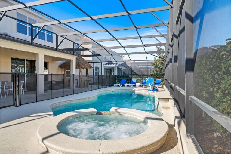 Resort Style Pool & Spa