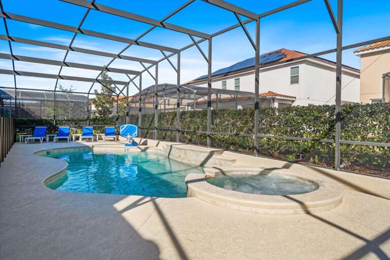 Resort Style Pool & Spa