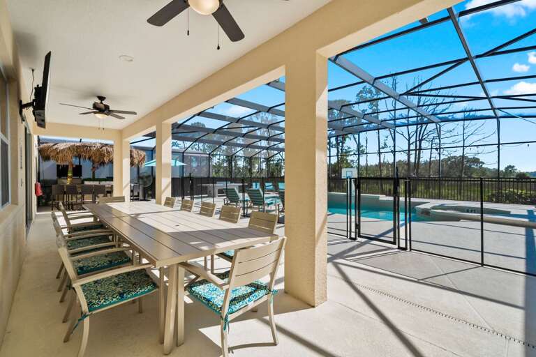 Lanai with seating area