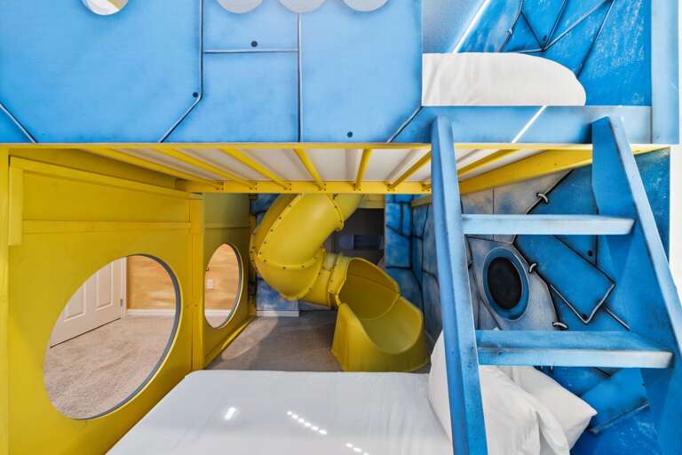 Minions themed bedroom with 2x Twin bed