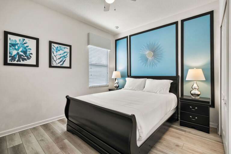 Bedroom with Queen bed