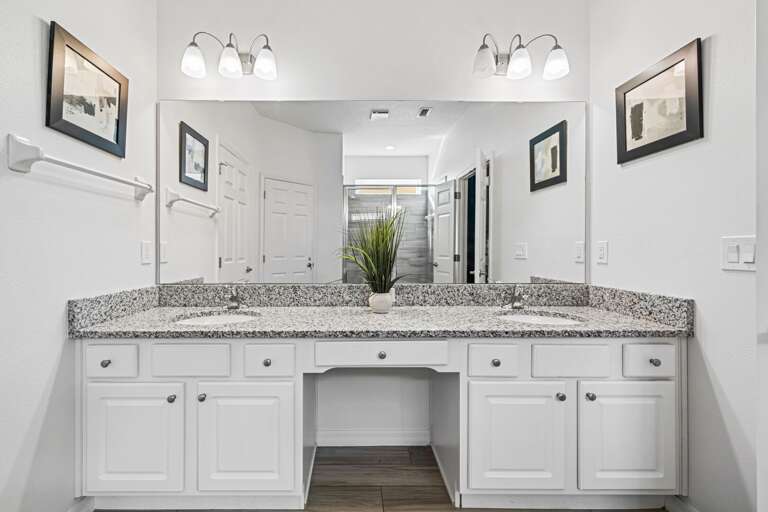 Bathroom w/ dual sinks Bathroom w/ dual sinks