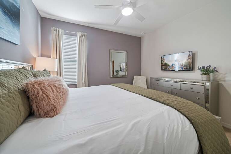 Bedroom w/ King bed Bedroom w/ King bed