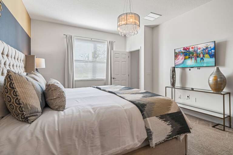 Bedroom w/ King bed Bedroom w/ King bed
