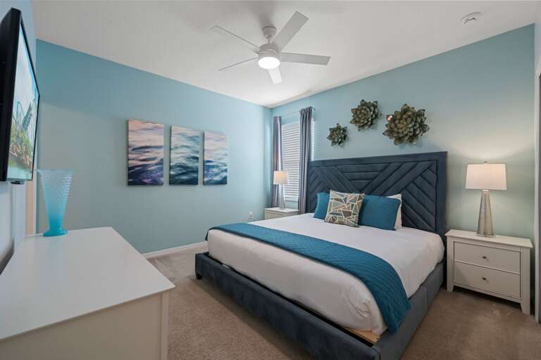 Bedroom w/ King bed Bedroom w/ King bed