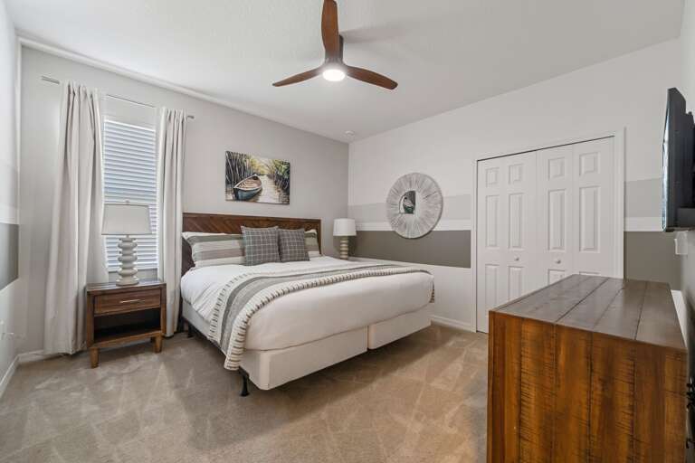 Bedroom w/ King bed Bedroom w/ King bed