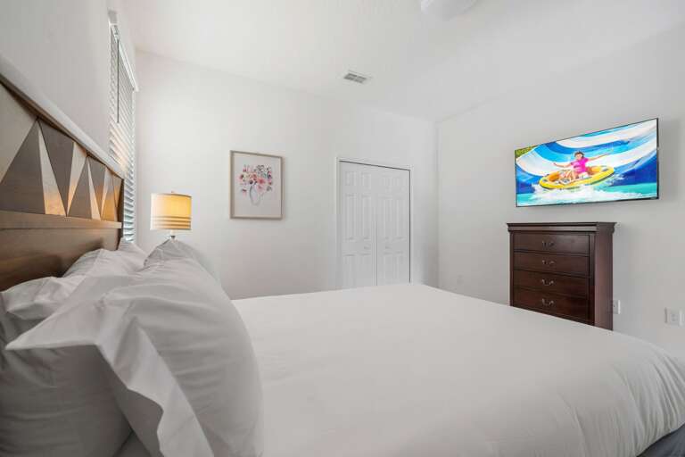 Bedroom w/ King bed Bedroom w/ King bed