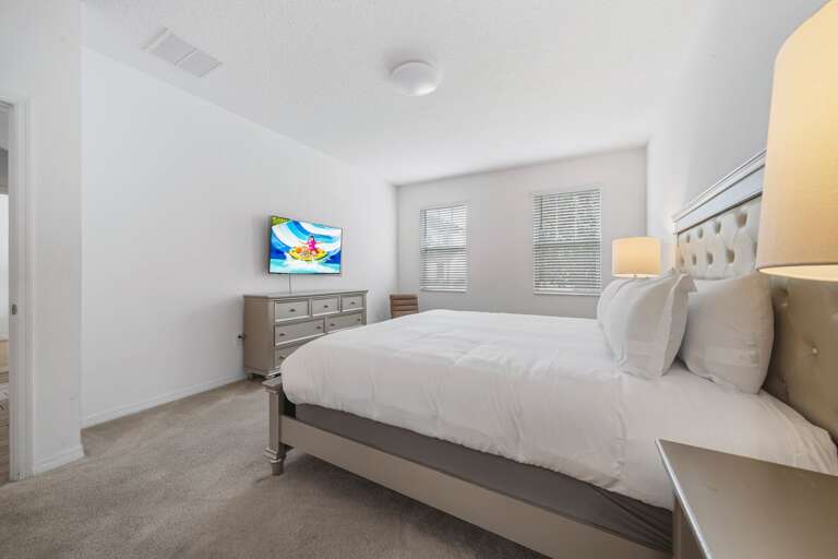 Bedroom w/ King bed Bedroom w/ King bed