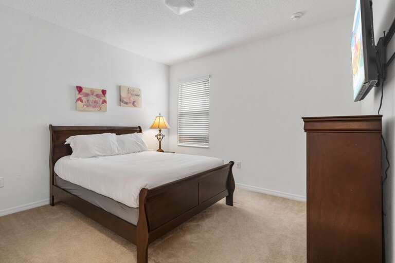 Bedroom w/ King bed Bedroom w/ King bed