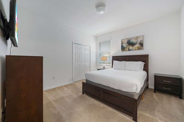 Bedroom w/ King bed Bedroom w/ King bed