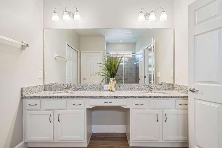 Bathroom w/ dual sinks