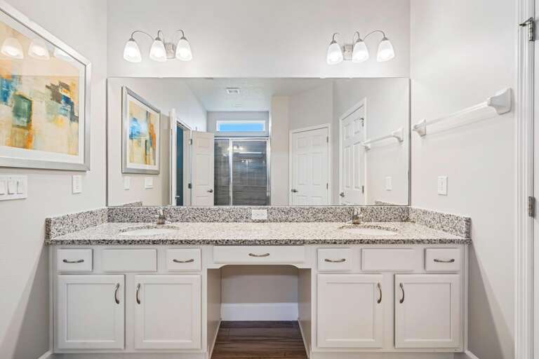 Bathroom w/ dual sinks