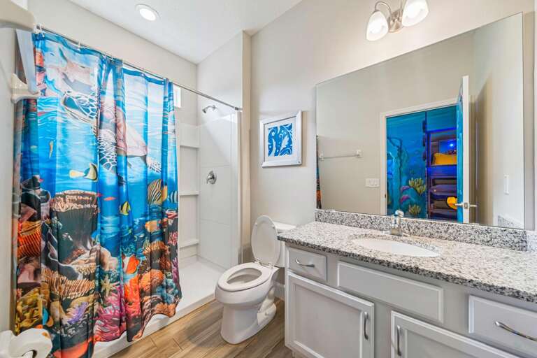 Bathroom w/ walk in shower