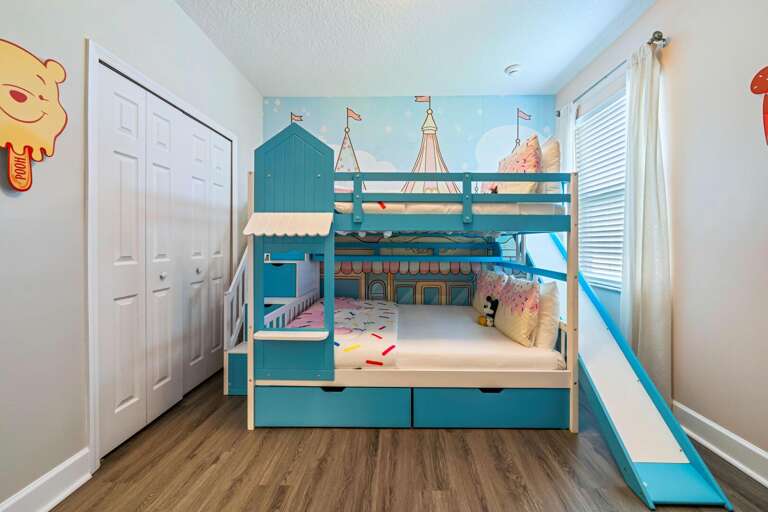 Bedroom w/ Bunk beds