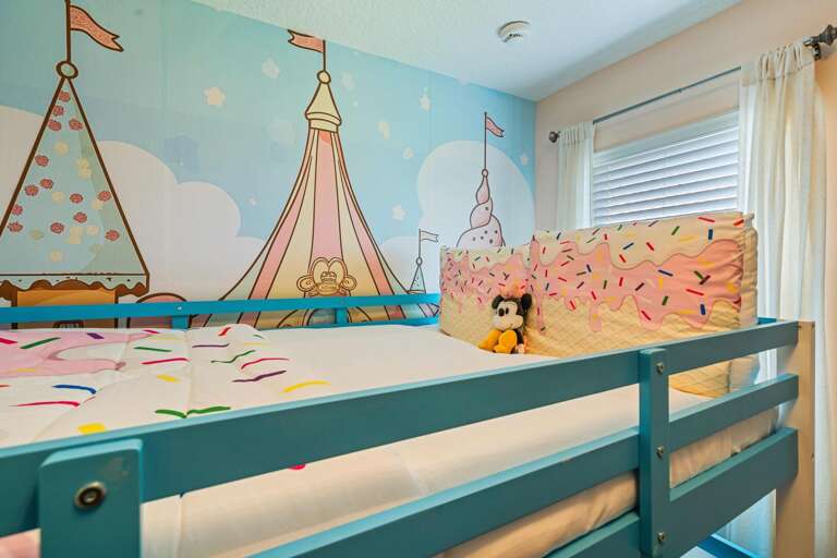 Bedroom w/ Bunk beds