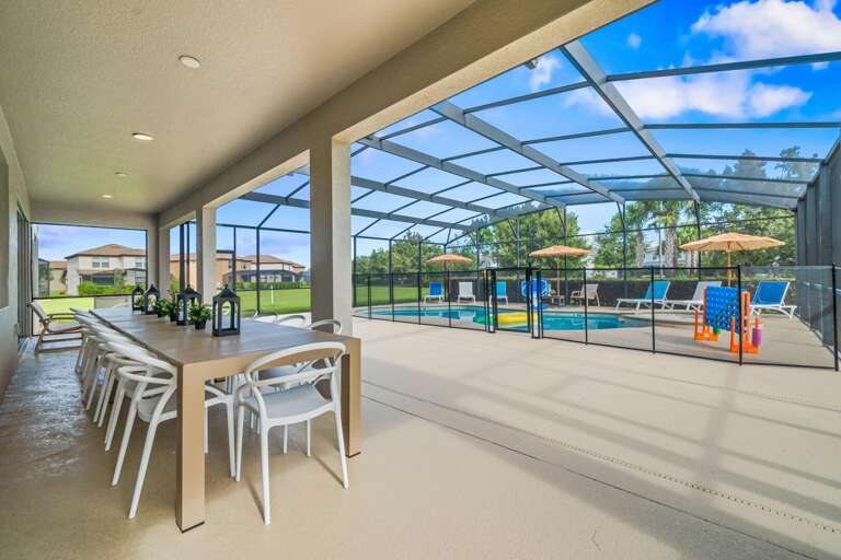 Lanai w/ seating area