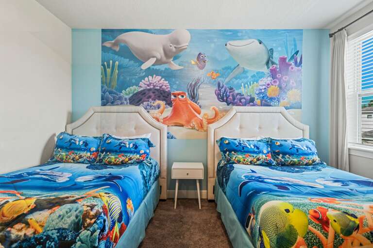 Bedroom w/ dual Twin beds