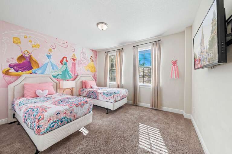 Bedroom w/ dual Twin beds