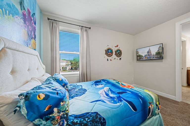 Bedroom w/ dual Twin beds