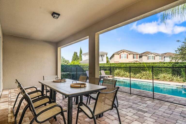 Lanai w/ seating area