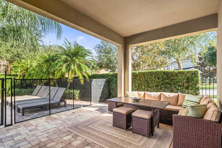 Lanai w/ seating area