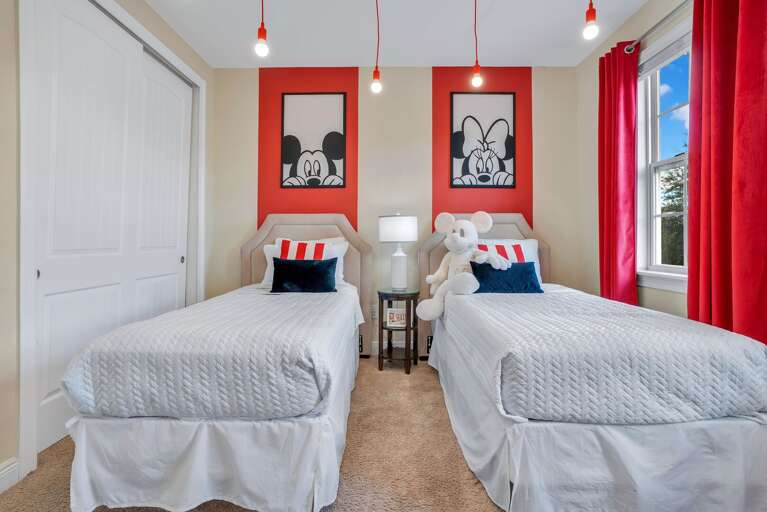 Bedroom with 2x Twins.