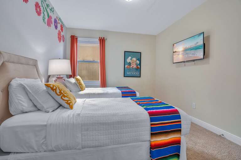 Frozen room with 2x Twins.