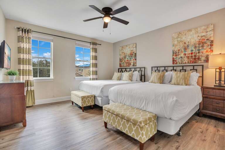 Bedroom w/ dual Full beds