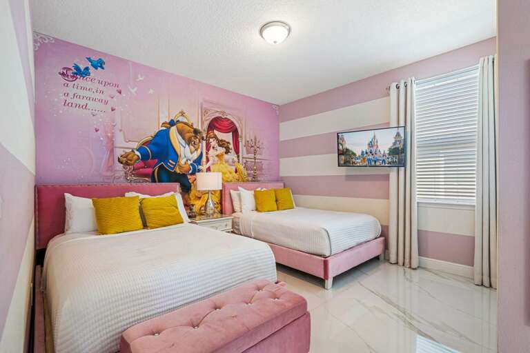 Bedroom w/ 2x Full beds