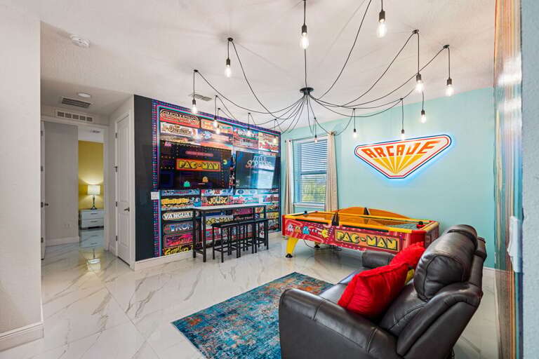 Game room w/ Air hockey