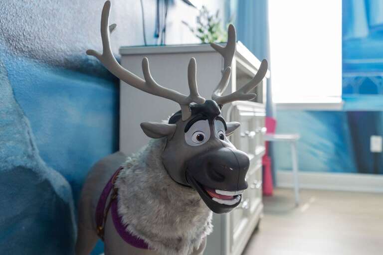 Frozen themed bedroom