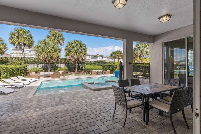 Lanai w/ seating area