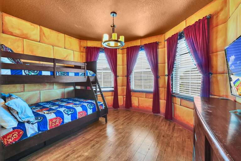 Potter themed bedroom w/ Twin over Full beds
